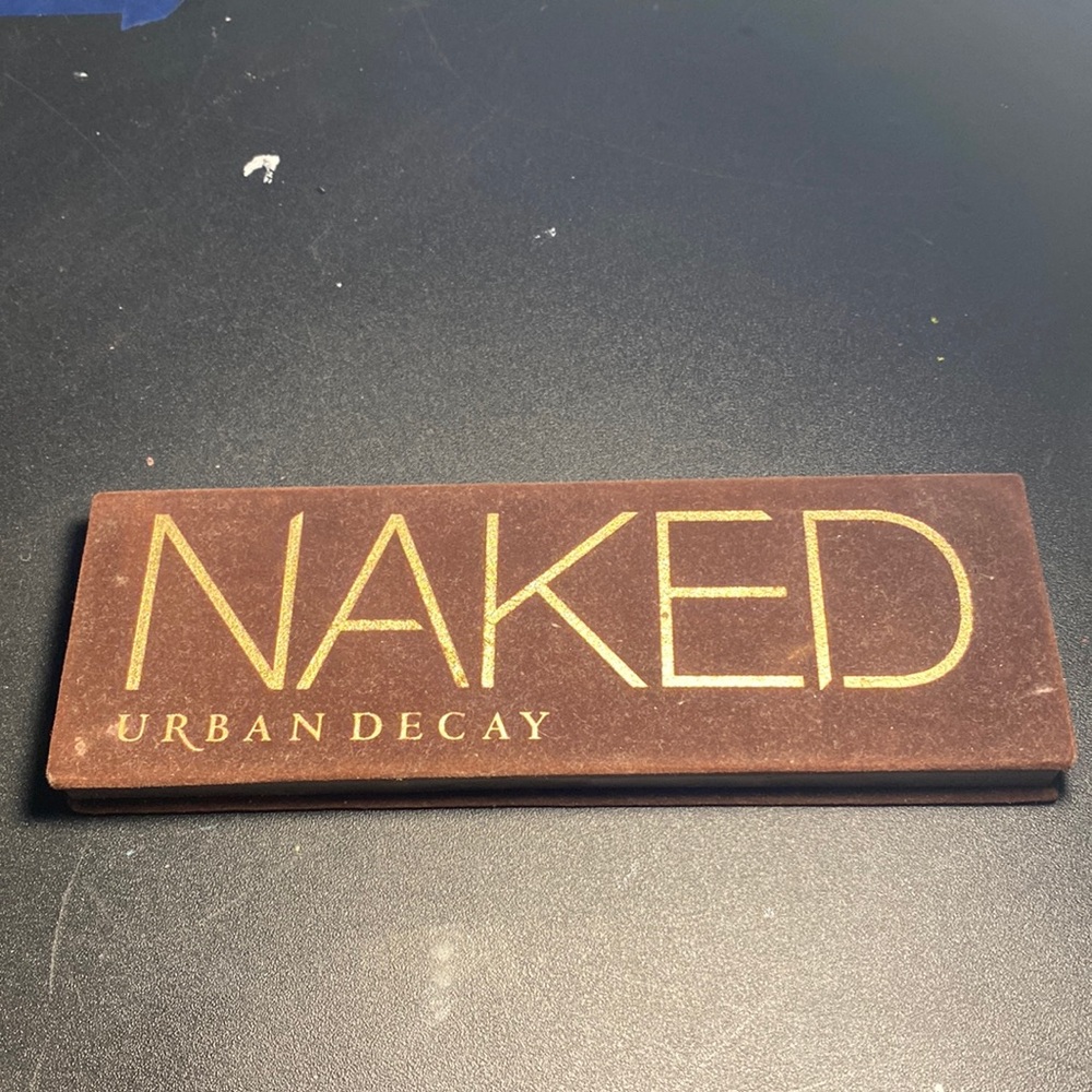 Urban Decay NAKED palette (Limited Edition) Swatched once